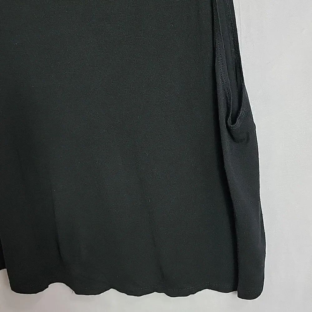 š¤5/$20š¤āPOPULARā
BASICS..Ā blackātank.. - Picture 10 of 12